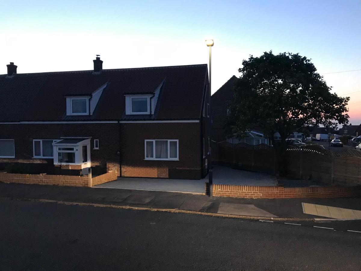Whitby Spacious Rugby Field Cottage With Off-Street Parking And Ev Fast Point For Electric Cars Exterior photo