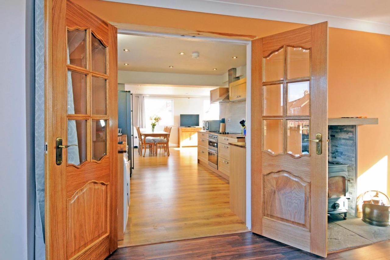 Whitby Spacious Rugby Field Cottage With Off-Street Parking And Ev Fast Point For Electric Cars Exterior photo