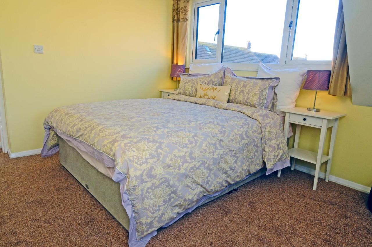 Whitby Spacious Rugby Field Cottage With Off-Street Parking And Ev Fast Point For Electric Cars Exterior photo