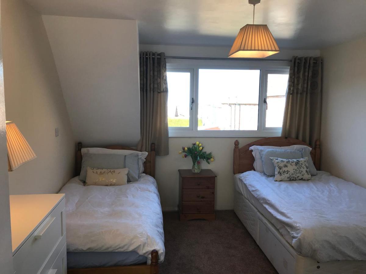 Whitby Spacious Rugby Field Cottage With Off-Street Parking And Ev Fast Point For Electric Cars Exterior photo